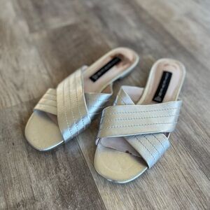 Like new! Steve Madden Leather Farley Crisscross Slide Sandals, Silver Metalic